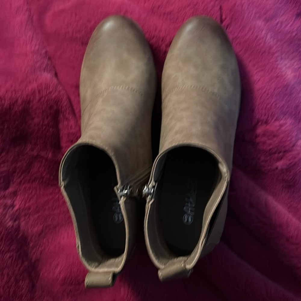 Brown suede like bootie shoe, never worn size 9.5